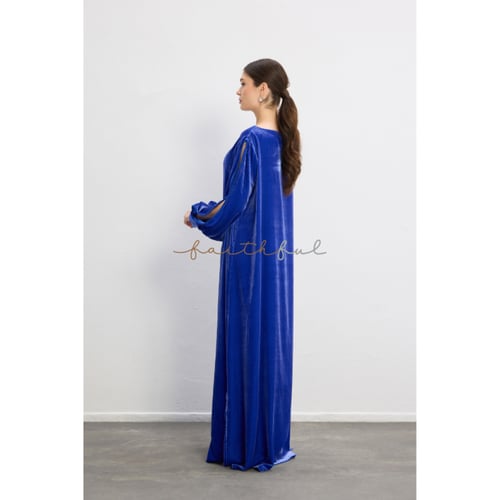 Velvet dress فستان مخمل أزرق بأكمام مفتوحةsleeve c...