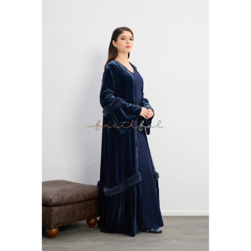 فستان مخمل عنابي مفتوح بلمسة فرو