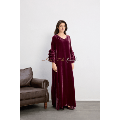 فستان مخمل وردي غباري بياقة شال