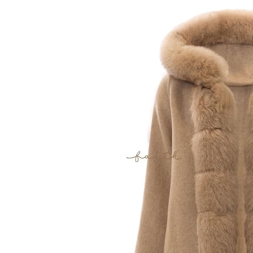 CLASSIC FARWA WITH TRADITIONAL TOUCH