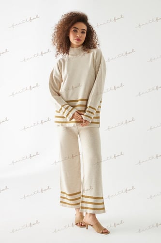 Cream Set With Silver Shimmer