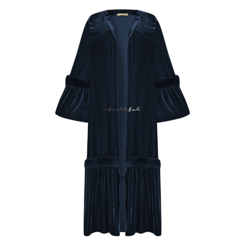 فستان مخمل عنابي مفتوح بلمسة فرو