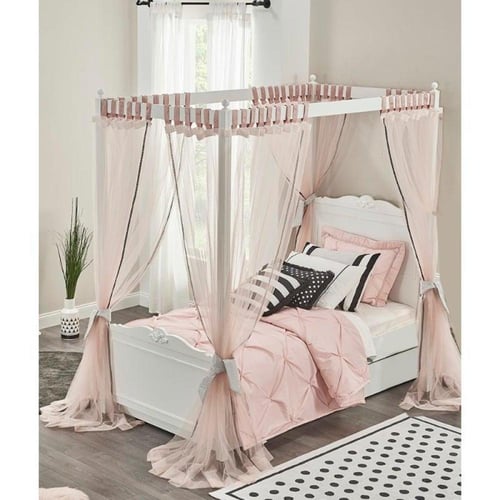 ستاره وردي لورا