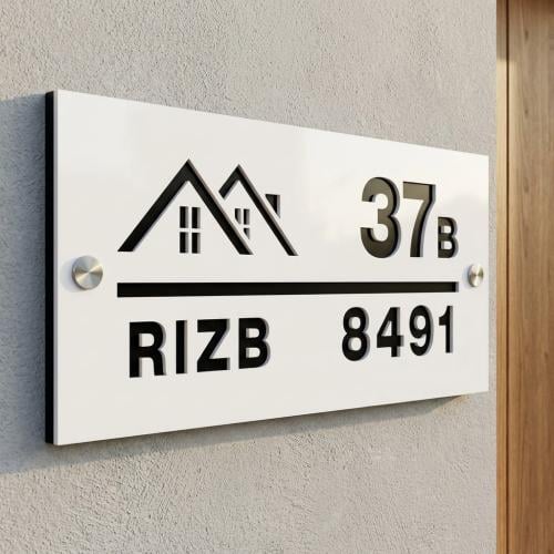 لوحة العنوان الوطني مع رقم الفيلا P25
