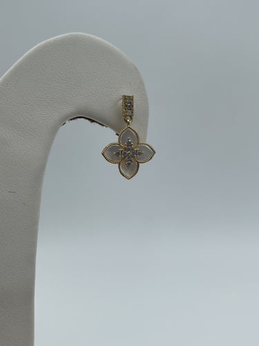 حلق فلور كوين ابيض ذهب ايطالي _ عيار 18