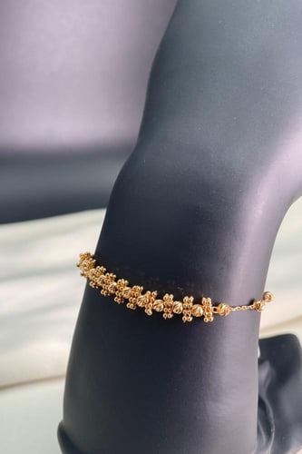 سوارة مونيكا في ساسز ايطالي عيار 21