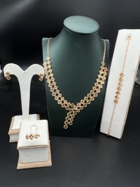 طقم كامل الوردة الانيقة كرفتة