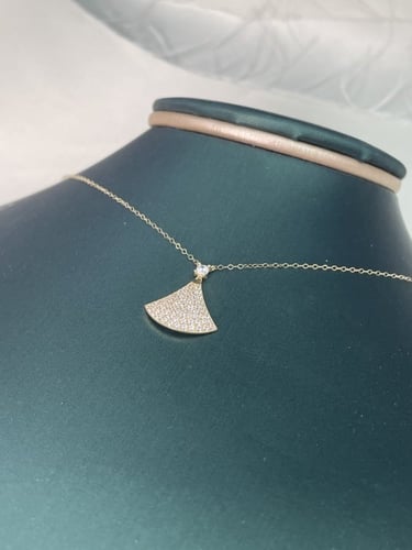 عقد ناعم لبس يومي عيار 18