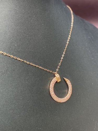 عقد ناعم لبس يومي عيار 18