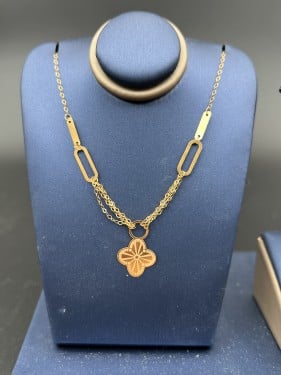 عقد ناعم لبس يومي