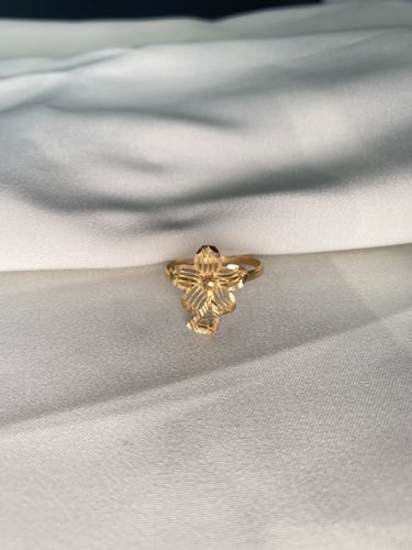 طقم ذهب بتصميم انيق عيار 21