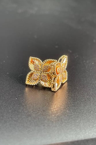 حلق الورده المميز _ ذهب عيار 21