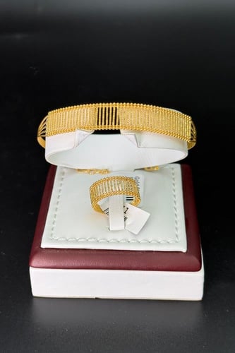 سوارة وخاتم الخطوط الذهبية عيار ٢١