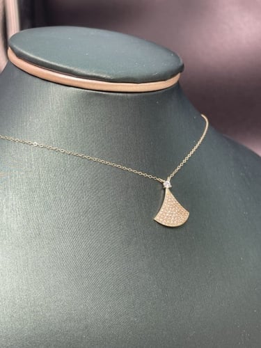 عقد ناعم لبس يومي عيار 18