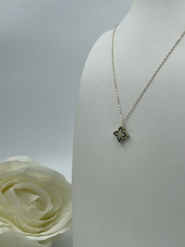 عقد فلور كوين متعدد الالوان ( عروض آليوم الوطني 93...