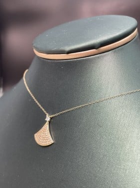 عقد ناعم لبس يومي عيار 18