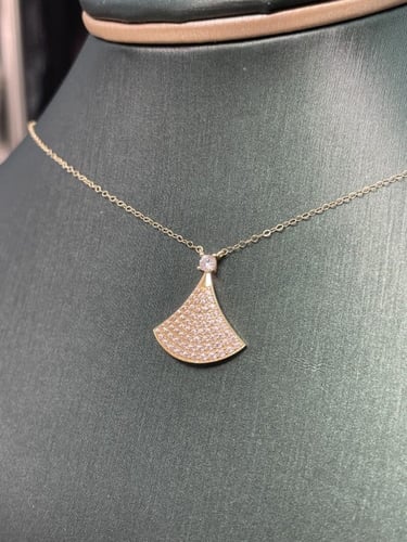 عقد ناعم لبس يومي عيار 18