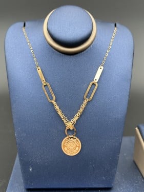 عقد ناعم لبس يومي