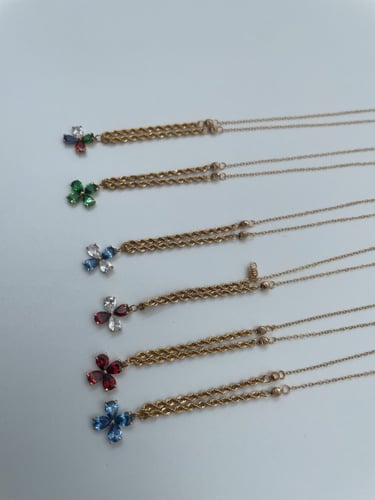 عقد الفراشة متعدد الالوان