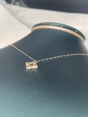 عقد ناعم لبس يومي عيار 18