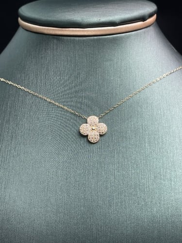 عقد ناعم لبس يومي عيار 18