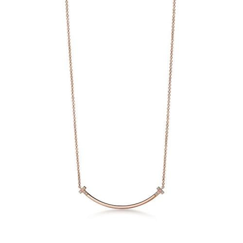 Small-sized smile necklace studded with diamonds