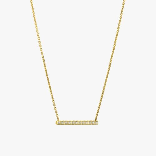 قلادة من الذهب مرصعة بالكامل بالألماس