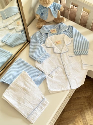 بيجامة مخصصة بتطريز