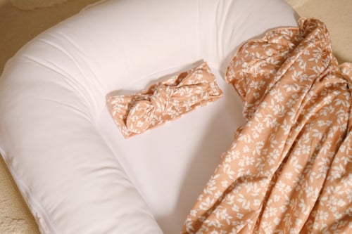 كوفلة قطن بامبو مع فيونكة "لايت"