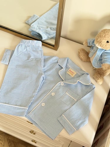 بيجامة مخصصة بتطريز