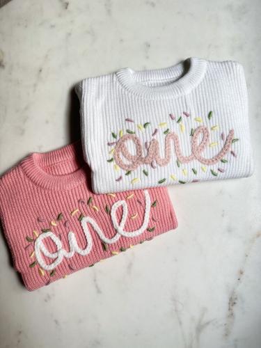 كنزة مطرزة جاهزة بعمر السنة