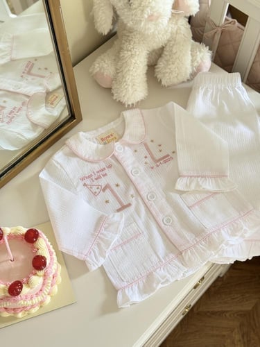 بيجامة مخصصة بتطريز