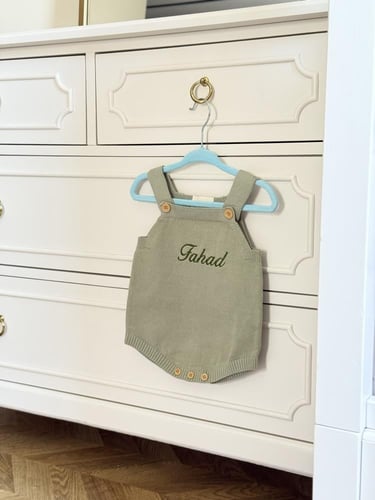 لبسة مواليد مطرزة