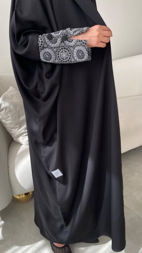 عباية نص بشت