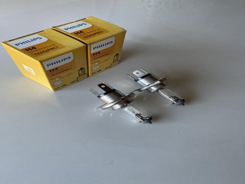 طقم شمعات نور امامي فيلبس الماني اصلي H4