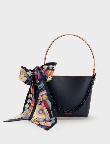 حقيبة M تشارلز اند كيث