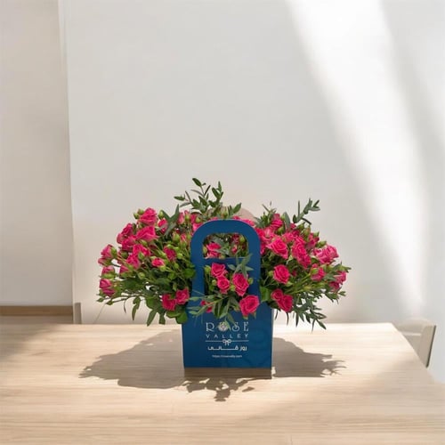 بوكس روز فالي مع 10 أغصان بيبي روز وردي