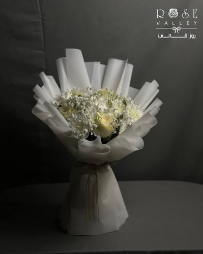 باقة ورد كريز وجوري طبيعي لون أبيض