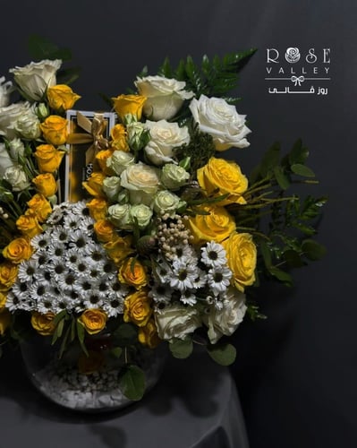 فازة متوسطة تزيين ورود منوعه &250غ بستاني