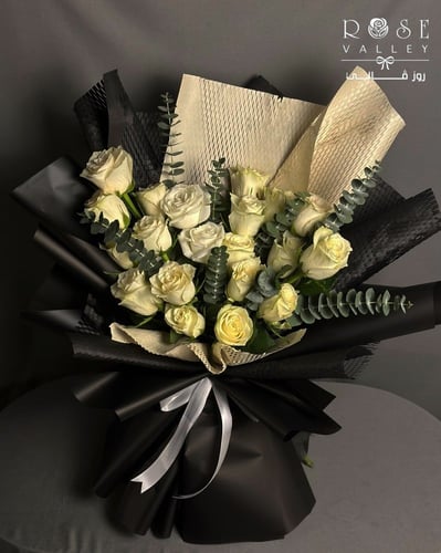 باقة ورد جوي 20 وردة مع كليبتوس