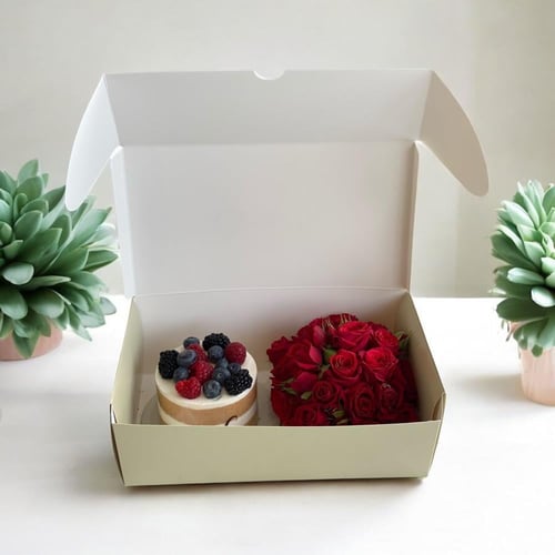 بوكس كيك من جاناش مع ورد