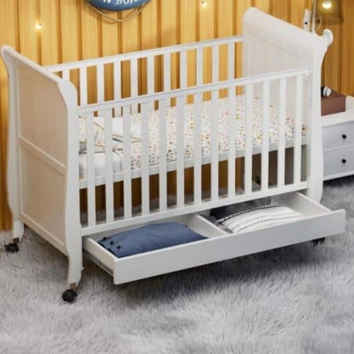 سرير أطفال خشبي متعدد الوظائف