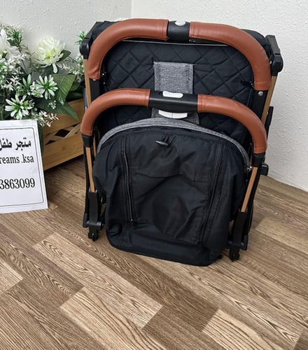 عربة أطفال خفيفة وعملية بتصميم أنيق