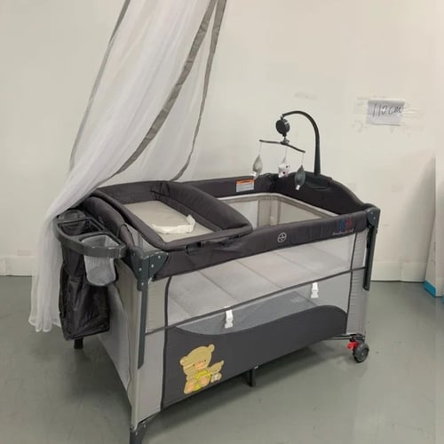 سرير اطفال مع محبس