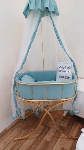 سرير أطفال حديد تصميم حصري ذهبي