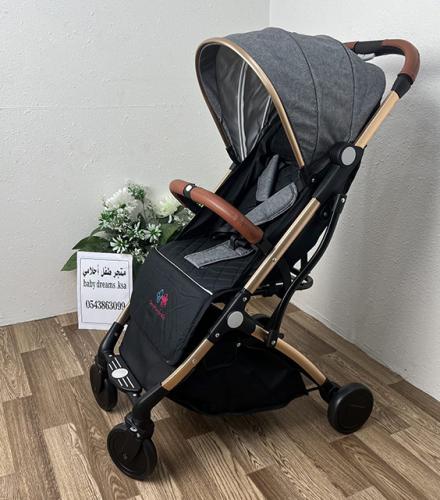 عربة أطفال خفيفة وعملية بتصميم أنيق