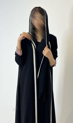 عبايه اكمام تطريز ملون
