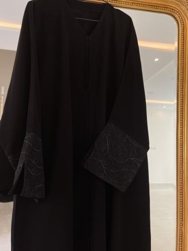 عبايه اكمام تول مطرز اسود مع طرحه مطرزه