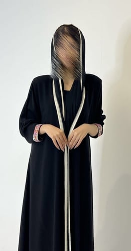 عبايه اكمام تطريز ملون
