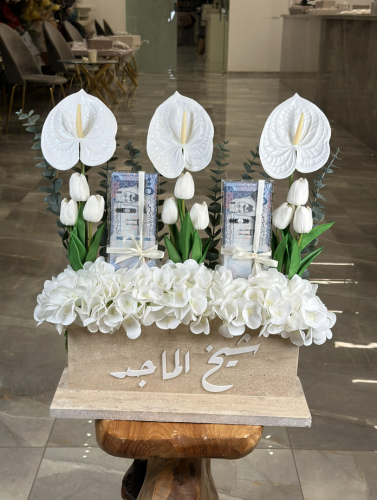 رخاميات ورد صناعي